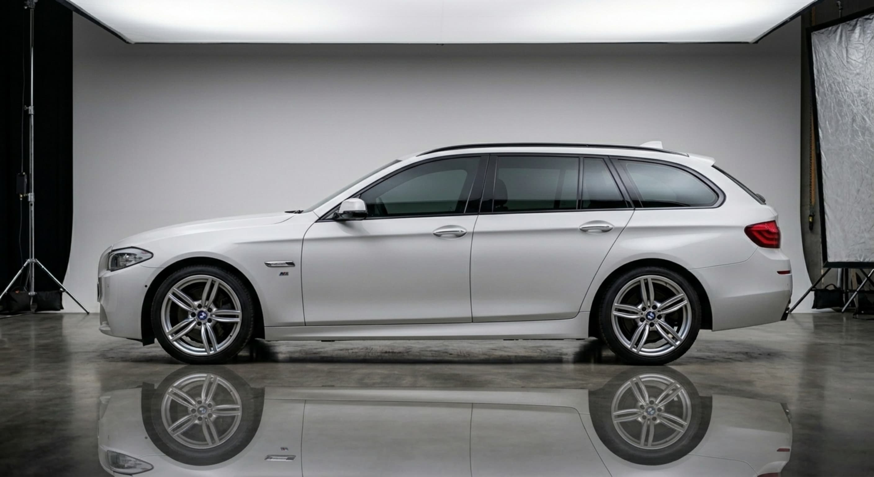 BMW F11 küljelt
